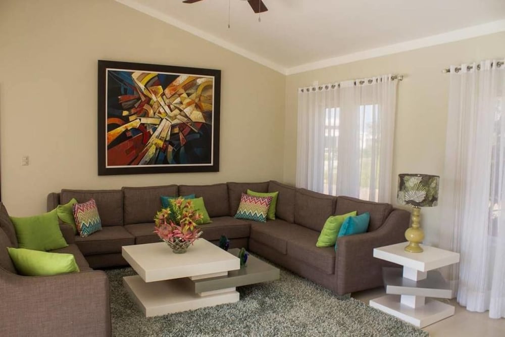 Villa With 4 Master Bedrooms w/ En-suite Bathrooms