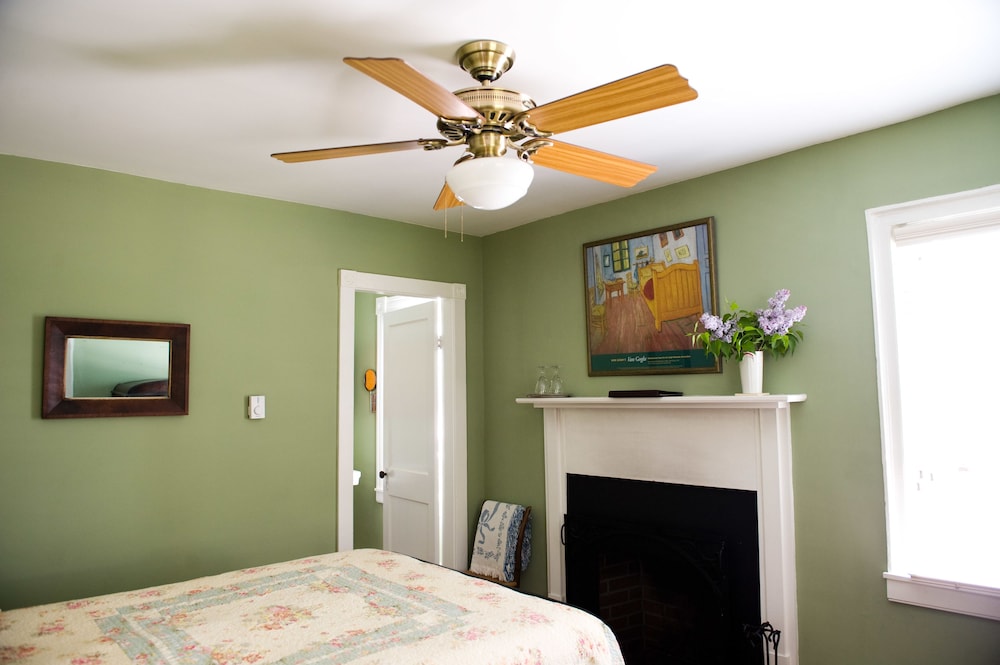 Hopkins Ordinary Bed Breakfast and Ale Works