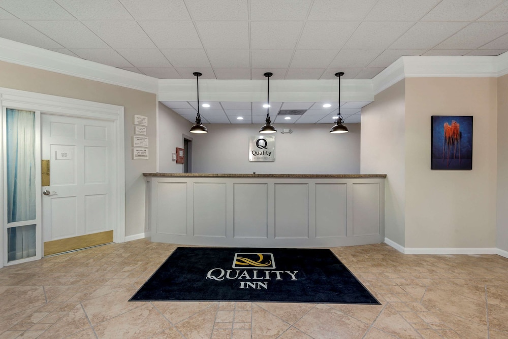 Quality Inn & Suites New Hartford - Utica view 2