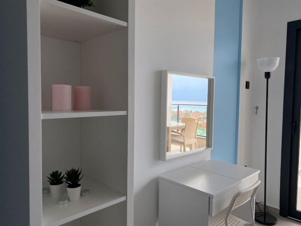 Azure Seaview Studio in Caesar Blue