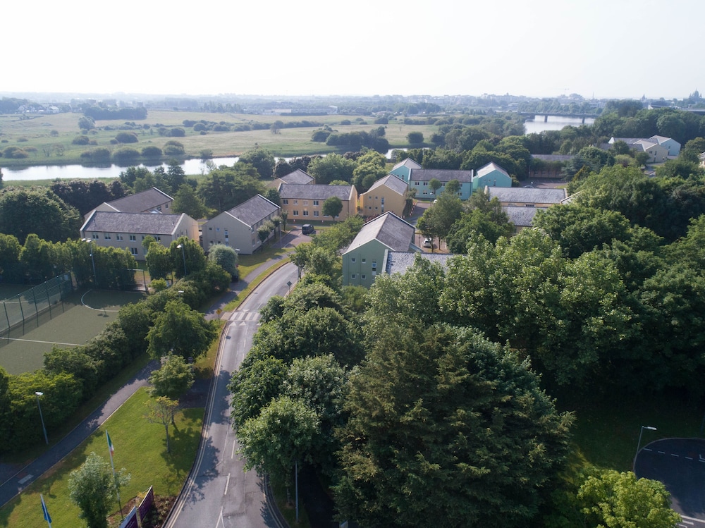 Hotel Corrib Village Rooms University of Galway - Image 1