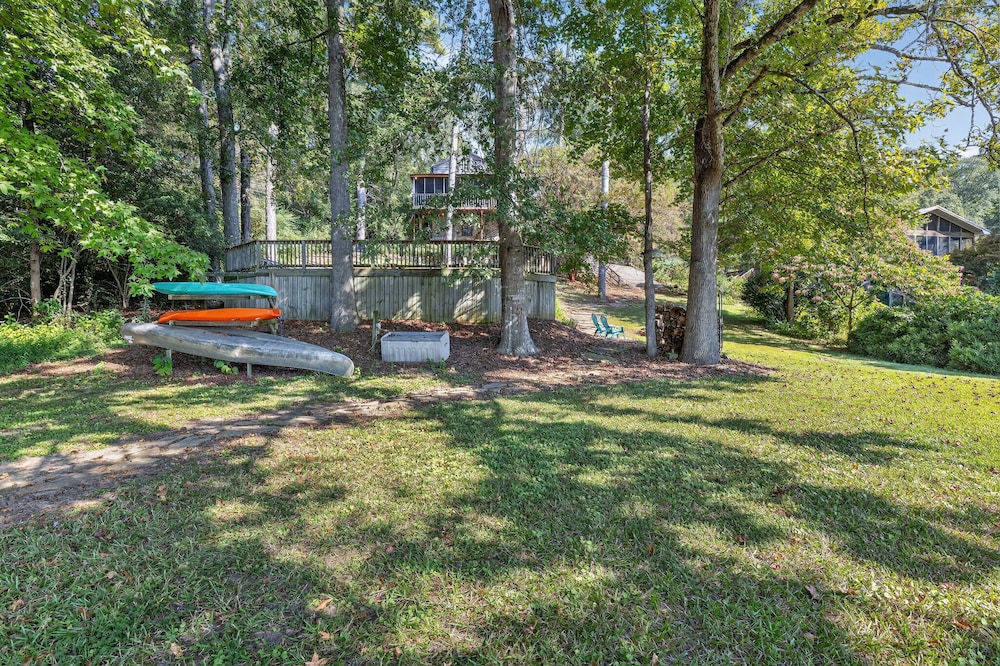 Cabin Unbound - Historic Lakefront Comfort 4 Bedroom Cabin