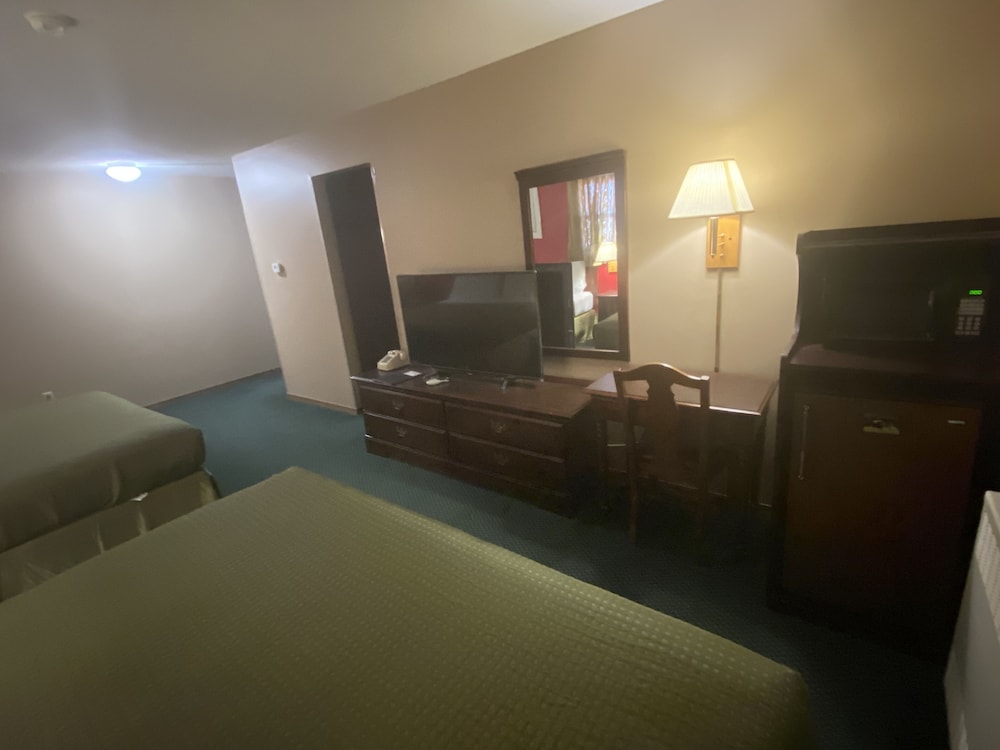 Colonial Inn Dyersville