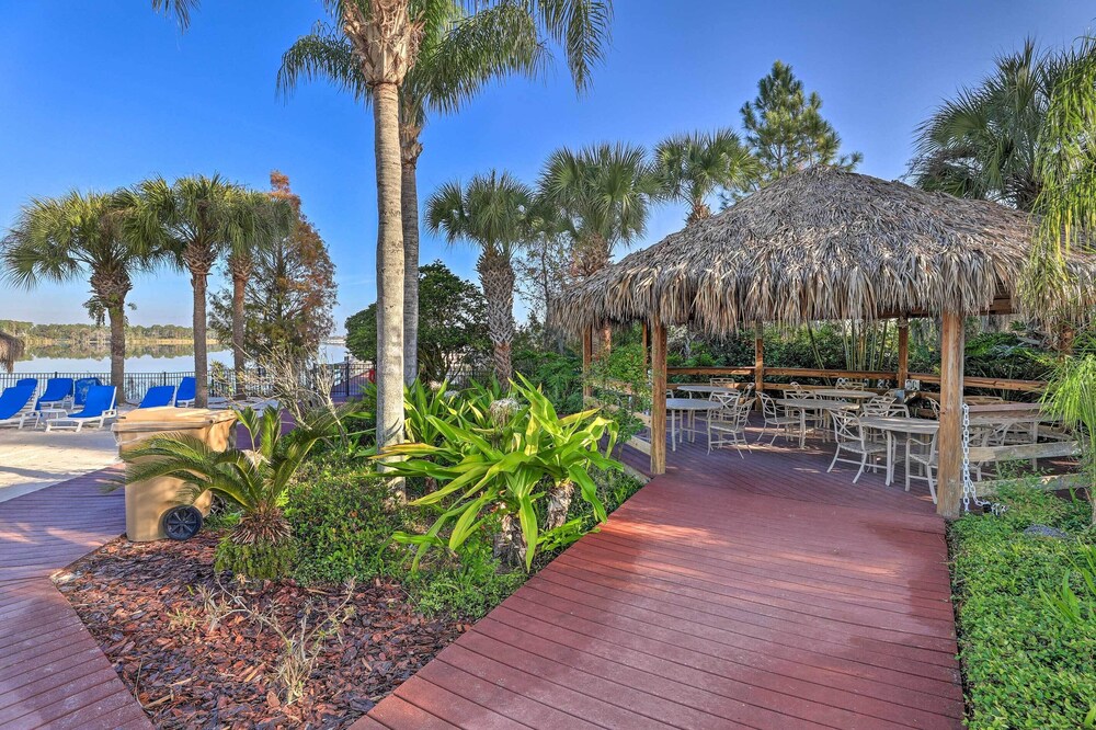 Vibrant Condo w/ Pool Access: 11 Mi to Disney