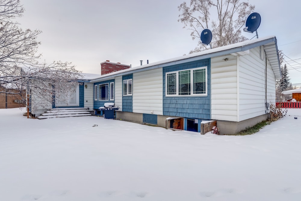Spacious Fairbanks Home w/ Fireplaces! view 4