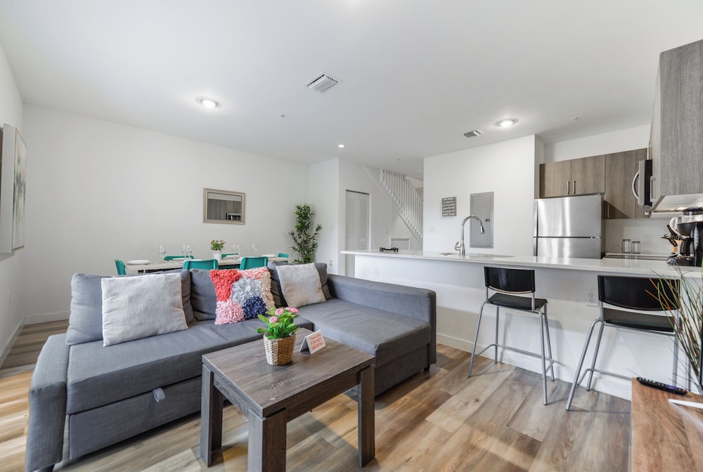 Stylish Townhouses by Design District