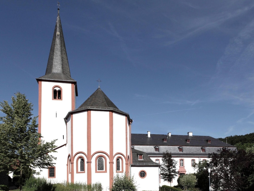 Cozy Apartment in Niederehe Eifel near Forest