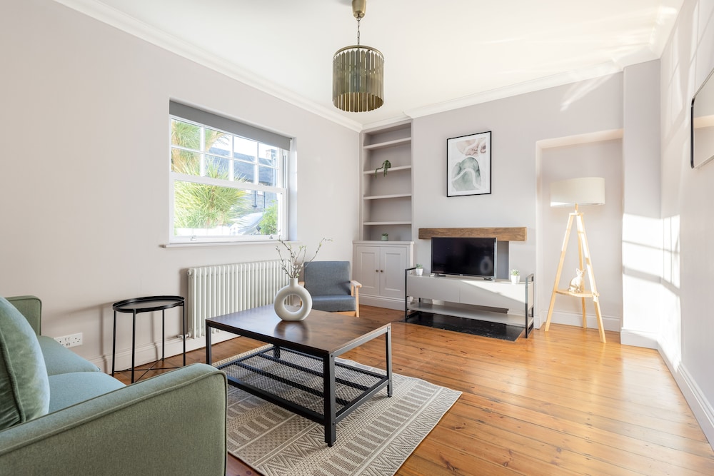Spacious 3 Bed Flat Putney