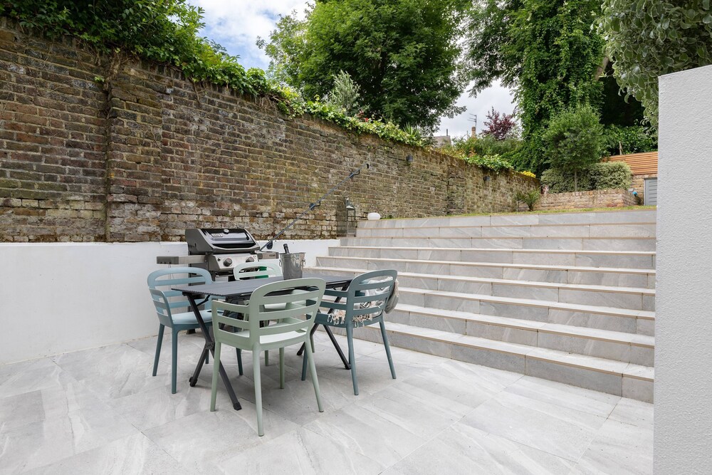 Priory Road III by Onefinestay