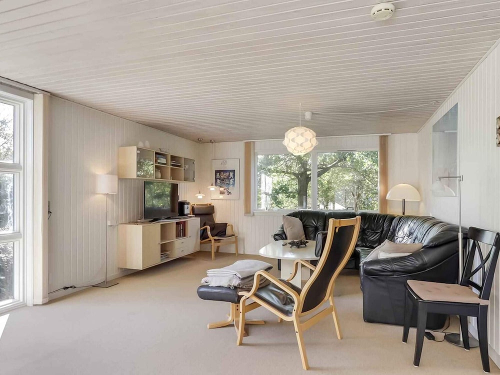 5 Star Holiday Home in Humble