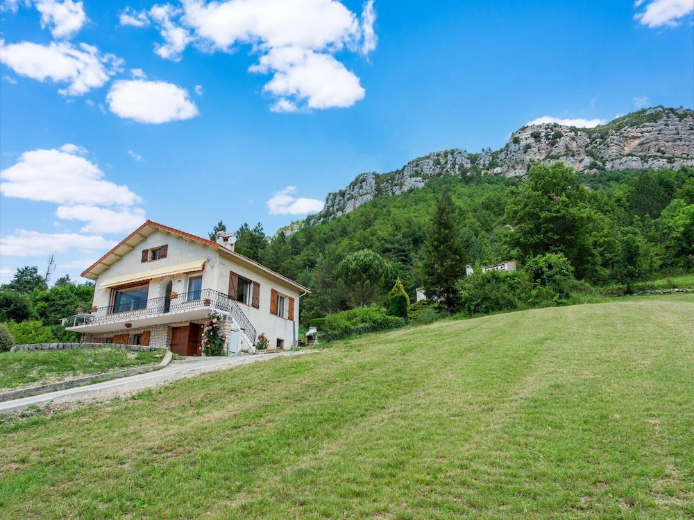 Holiday Home in Saint-julien-du-verdon With Garden view 2