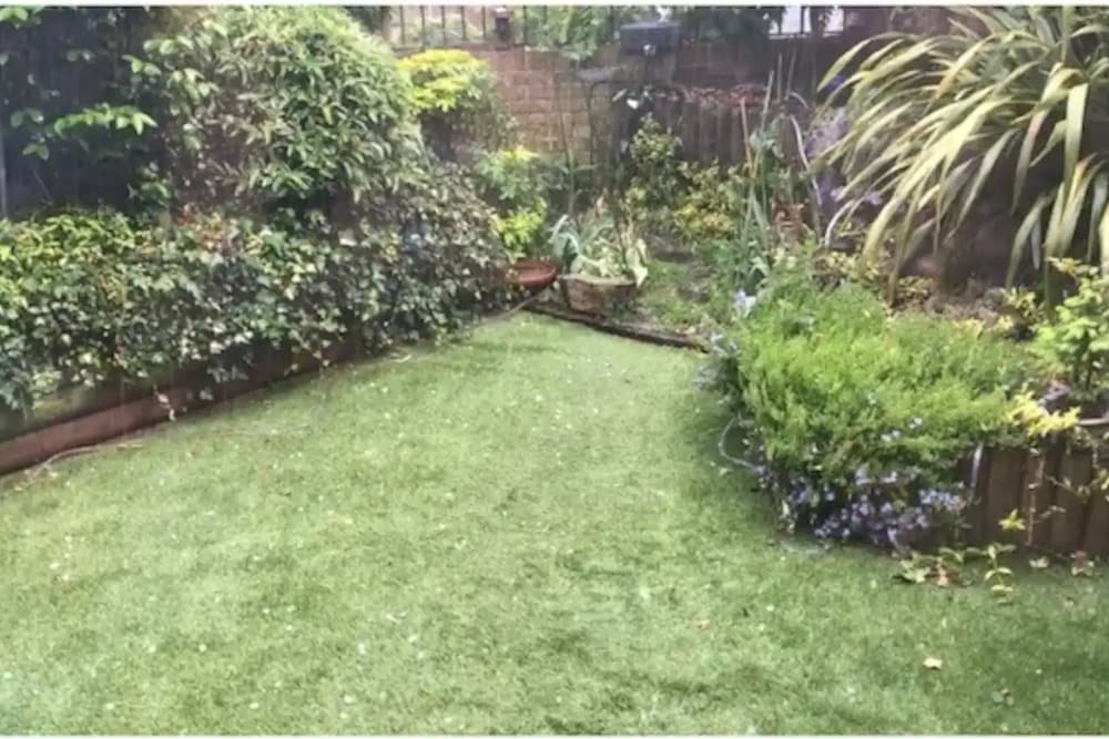 Cheerful 4 Bedroom Home in the Heart of London