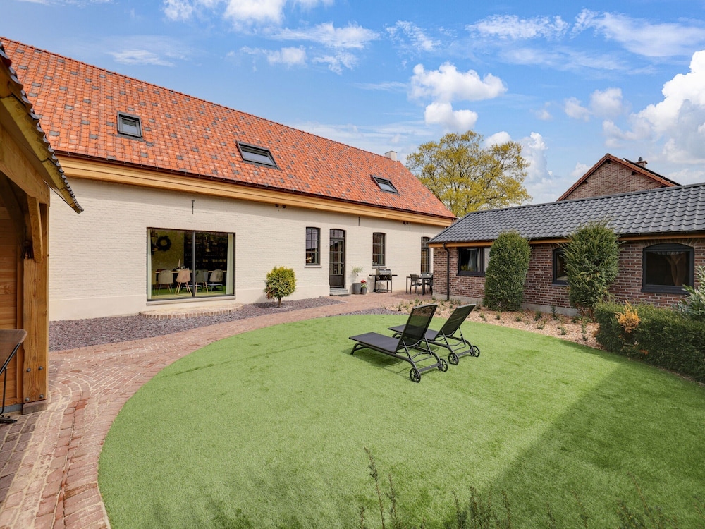 Lush Holiday Home in Limburg With Jacuzzi
