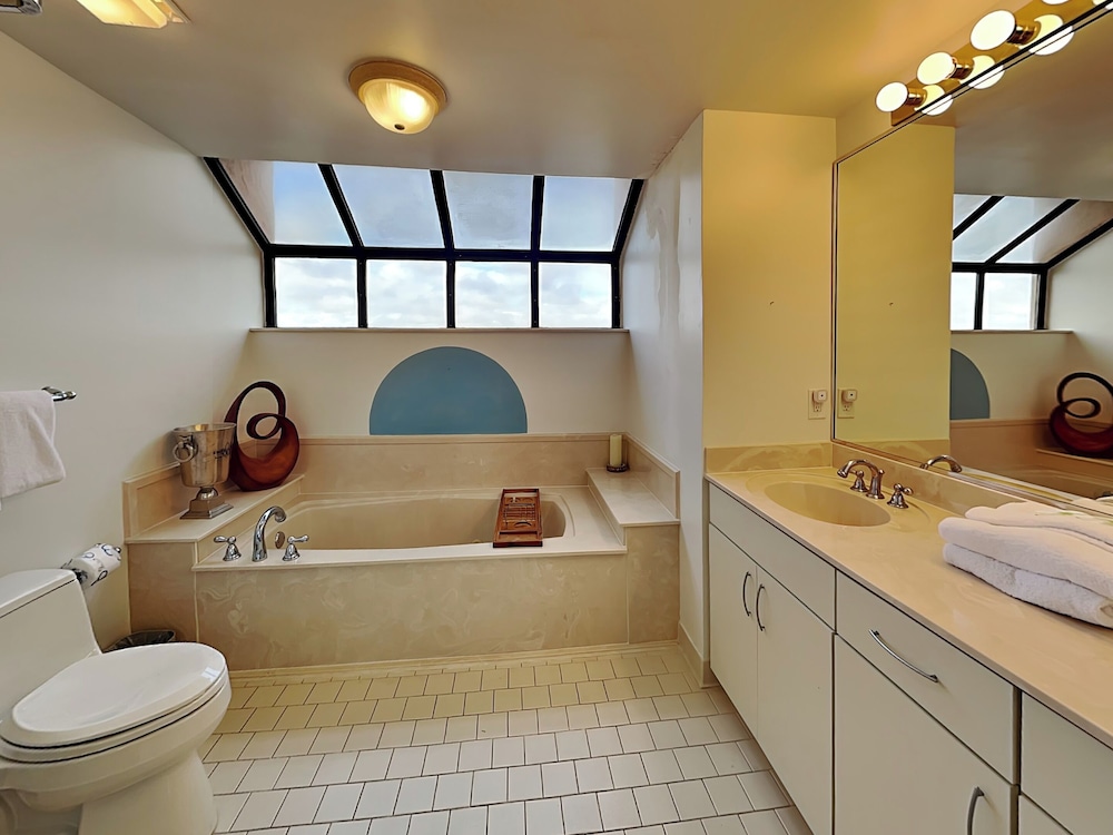 Four Seasons #701E by Southern Vacation Rentals