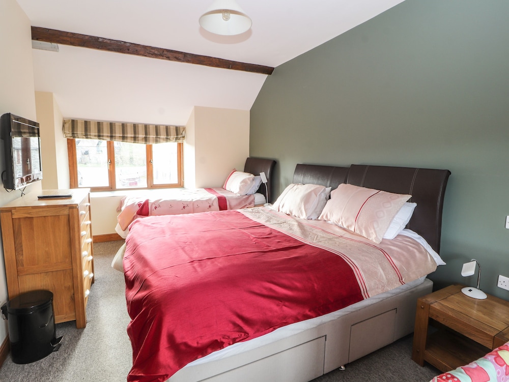 Maestyddyn Farm House