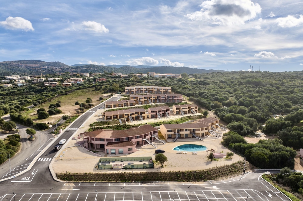 Residence with pool in Isola Rossa photo 1