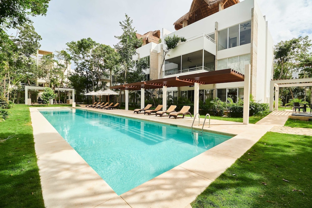 Amazing Apartment With Pools Gym BBQ Yoga Deck