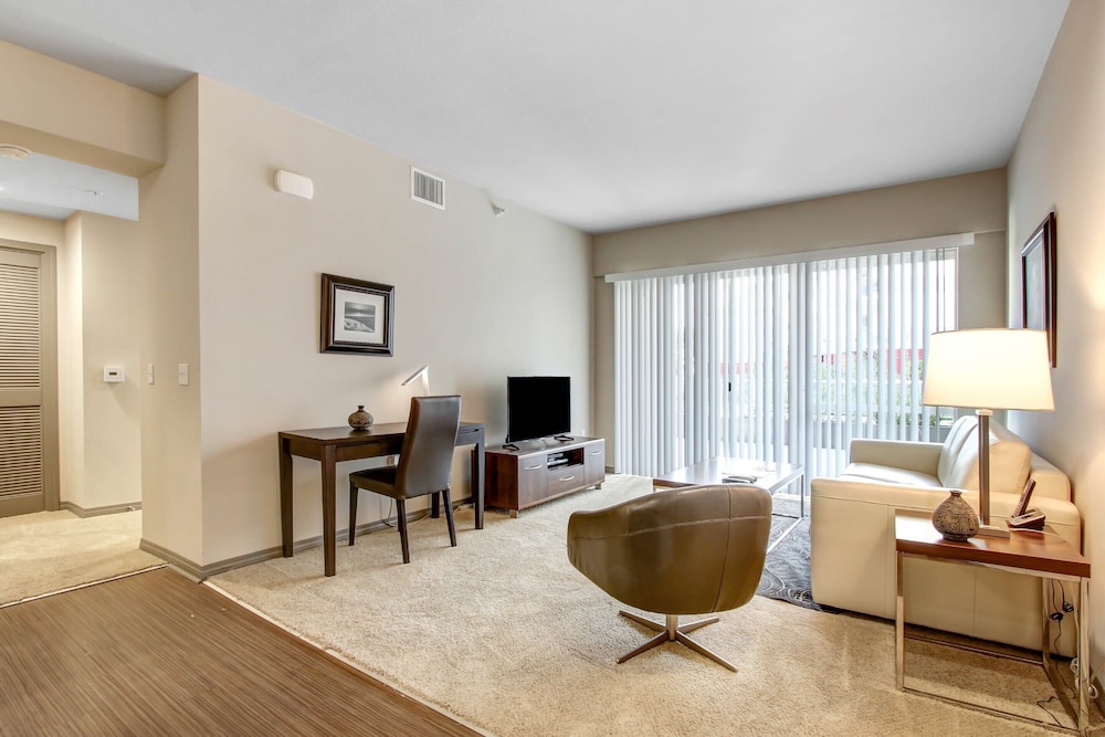 Global Luxury Suites at Marina Del Rey