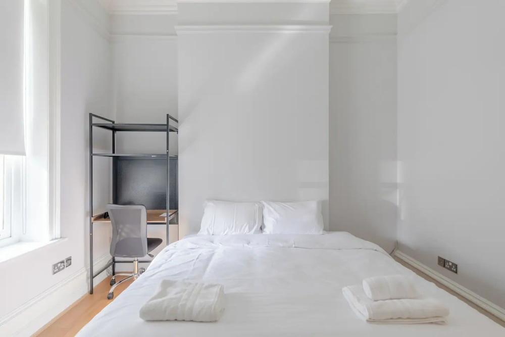 Charming 2BD Flat by Hyde Park - Knightsbridge