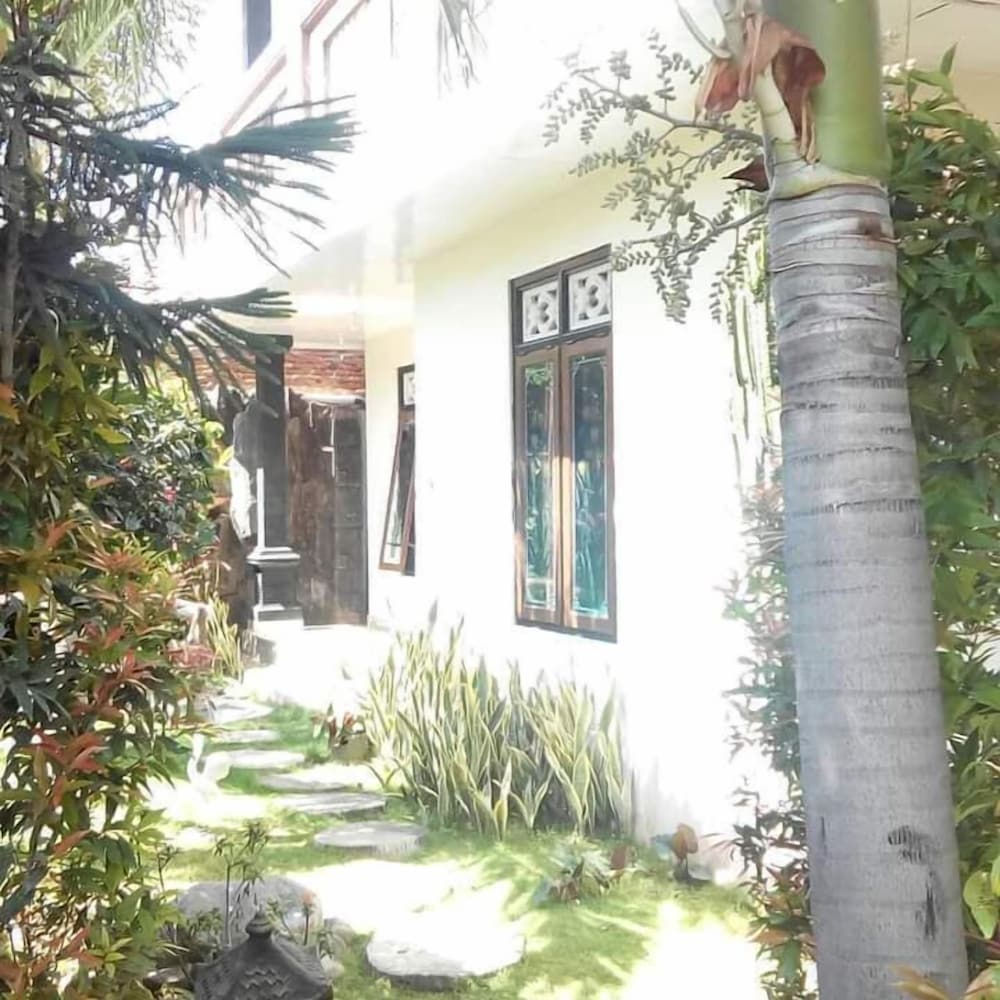 Puri Made 2 Homestay view 4