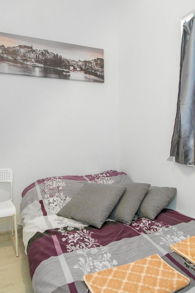 Metro Centrum Guest Rooms view 3