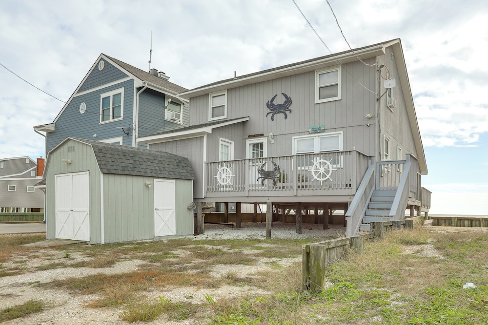 Walk to Public Beach: Bayfront Jersey Home w/ View