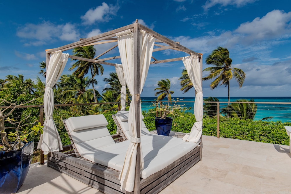 Seaduced - Brand New Luxury Beachfront Estate With Pool 4 Bedroom Home