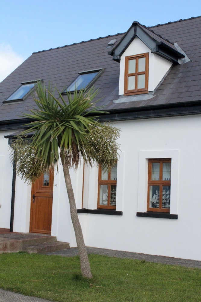 Hookless Holiday Homes