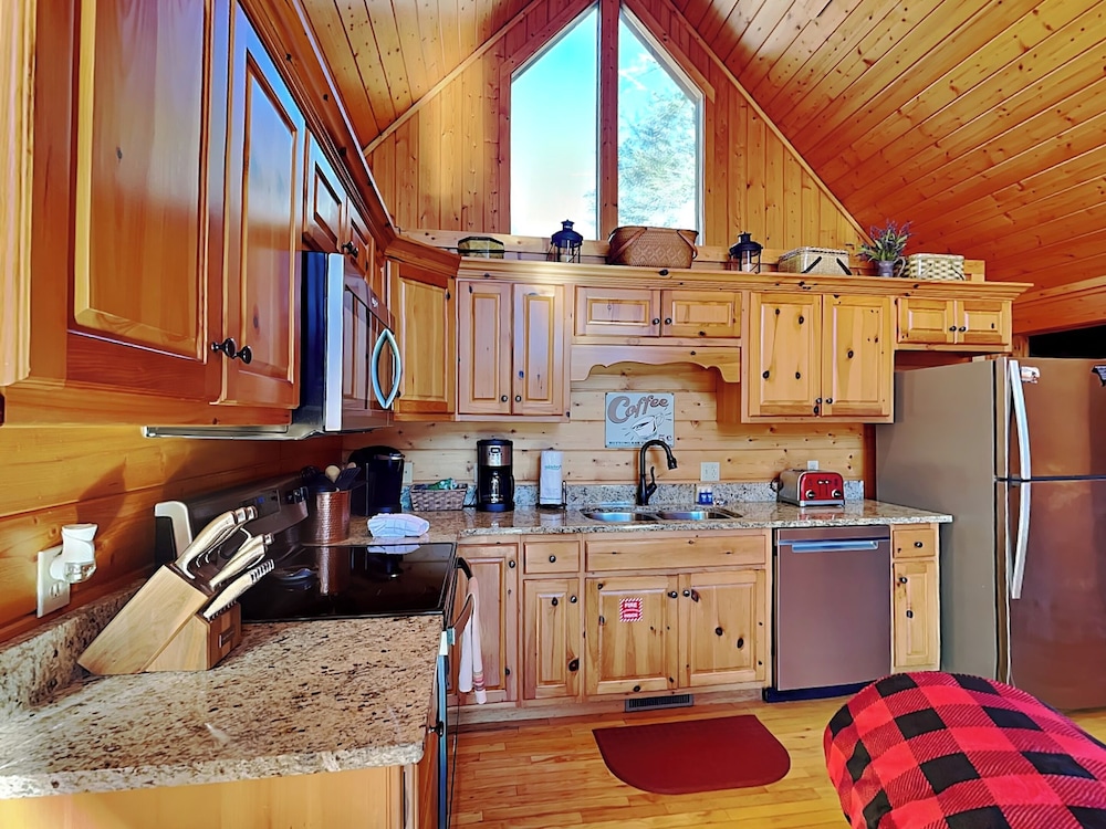 Smoky Bear Hideaway by Jackson Mountain Rentals