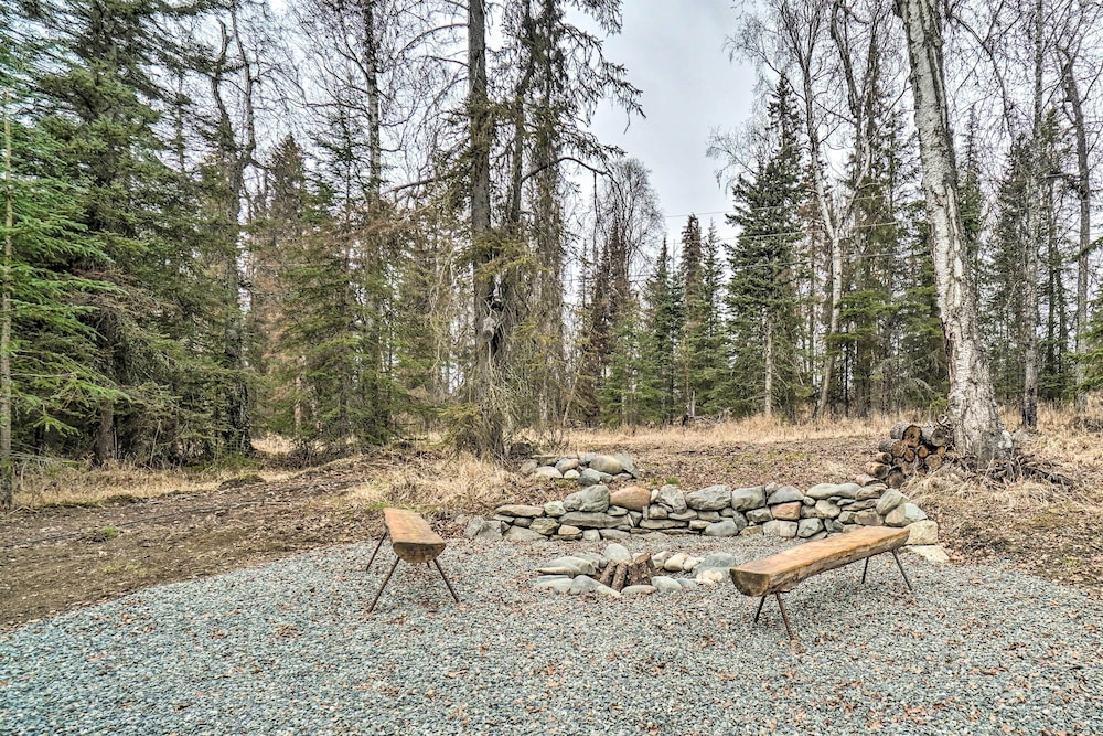 Cozy Downtown Soldotna Cabin: Dogs Welcome! view 4