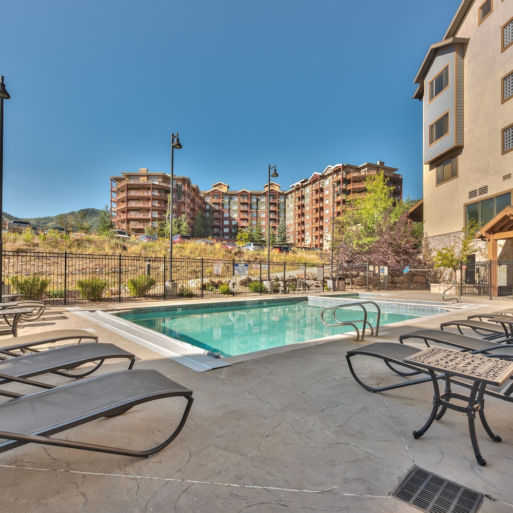 Silverado 223 C in Park City view 5