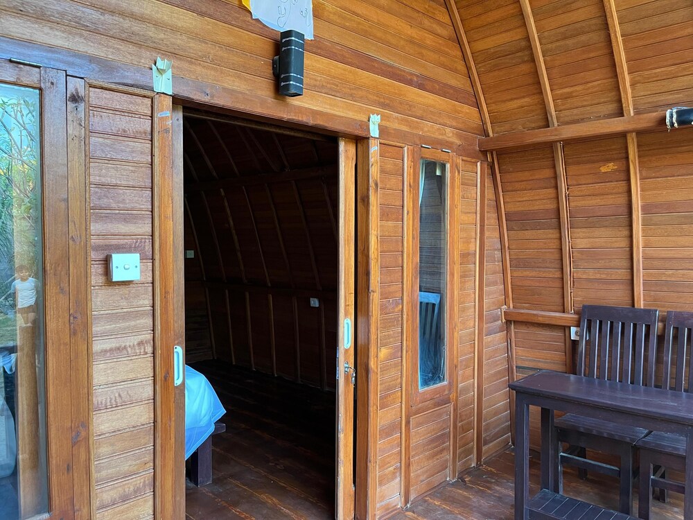 Made Taro Menjangan Homestay