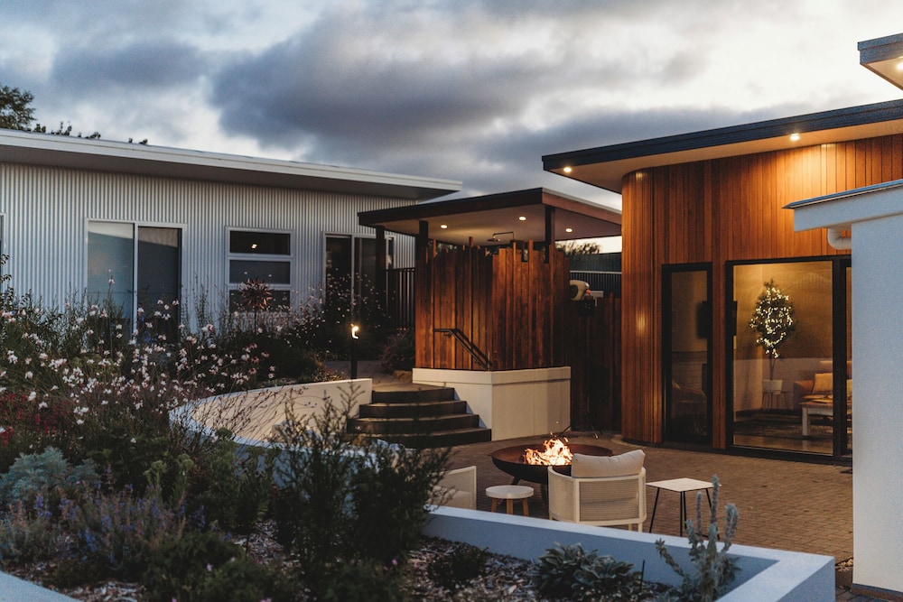 Hollyberry House