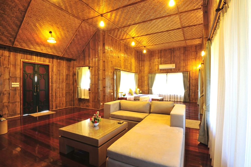 Reewa Waree Resort