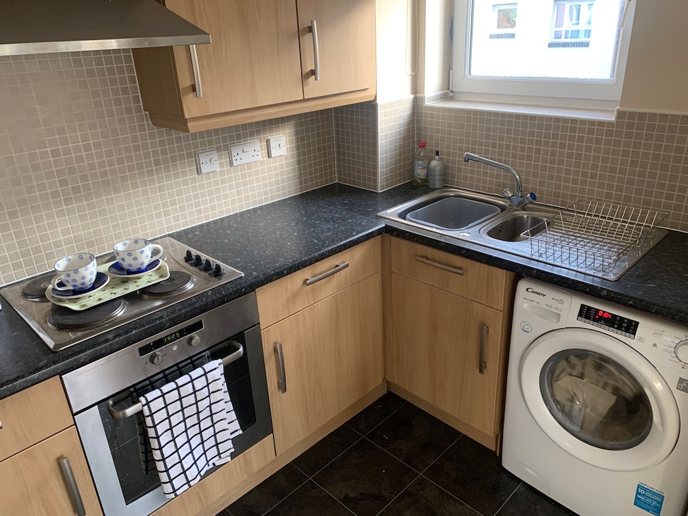 Sleeps 4/6 pet Friendly Parking nr Nec/warwick uni