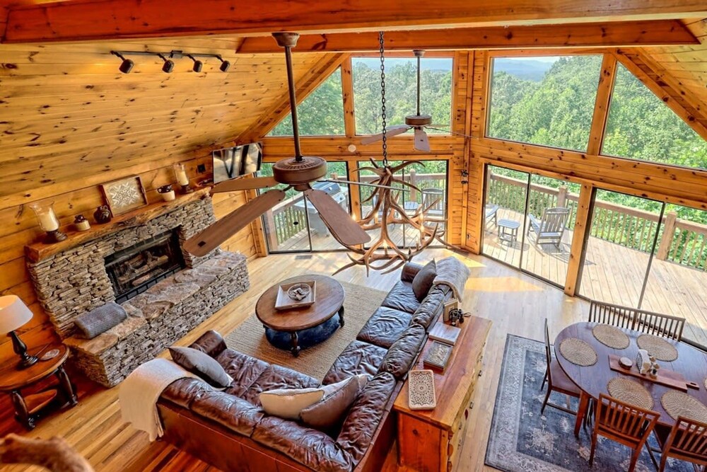Hot Tub 3 Fireplaces Mountain Views Game Room
