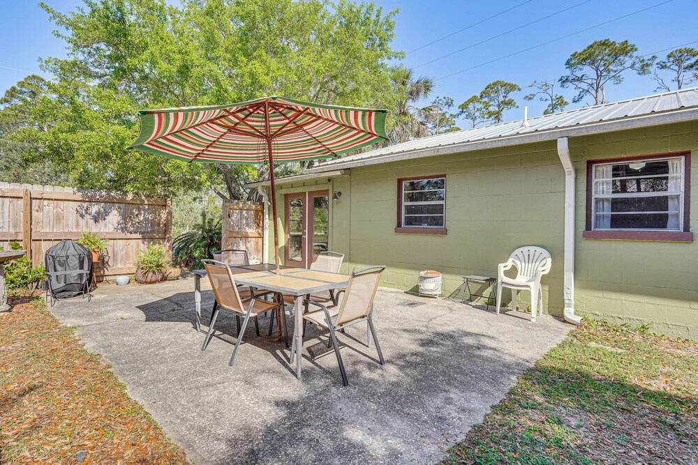 Walk to Beach: Cozy Port St Joe Getaway w/ Yard