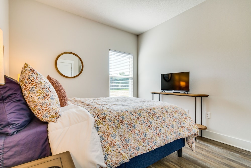 Gulf Breeze Home Rental: 8 Mi to Pensacola Beach!