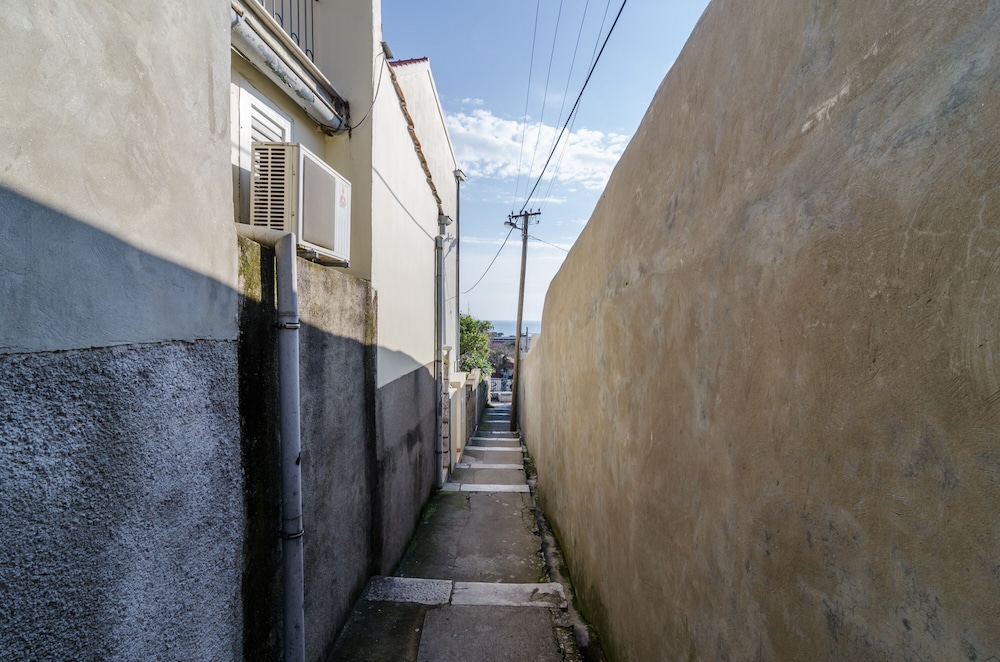 Guest House White Wave