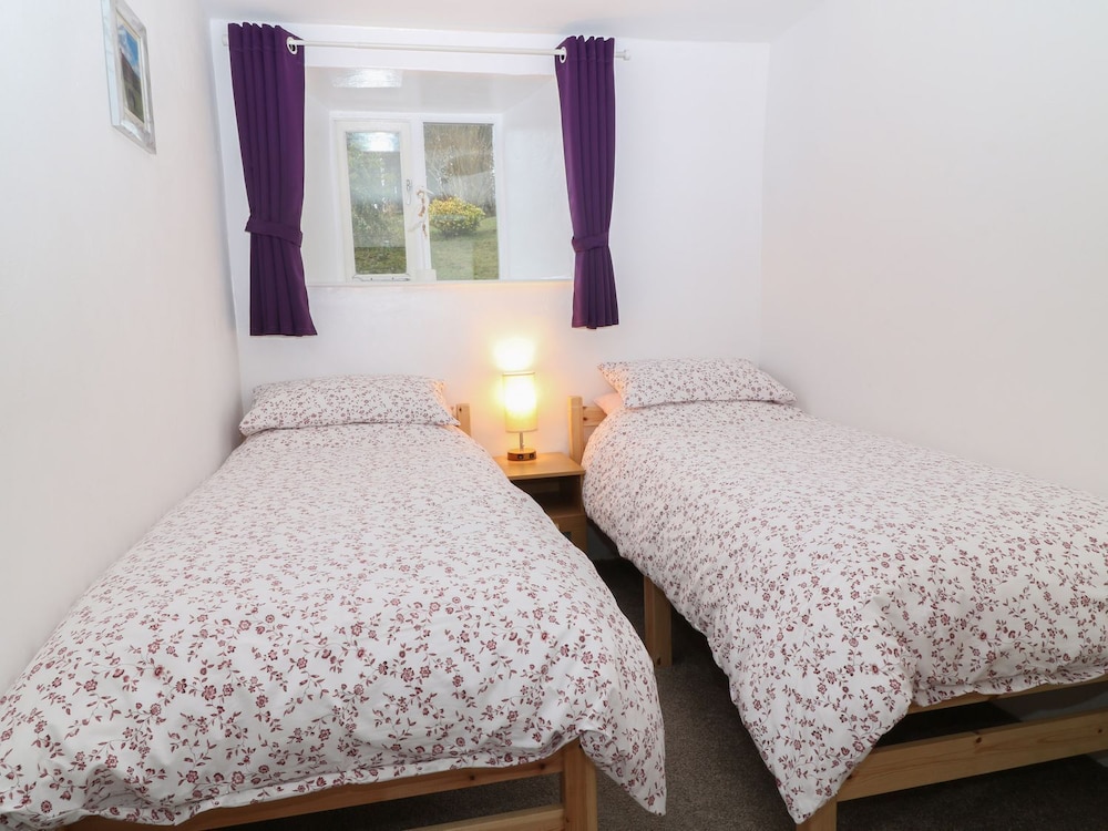 Wingstone Farm Cottage view 2