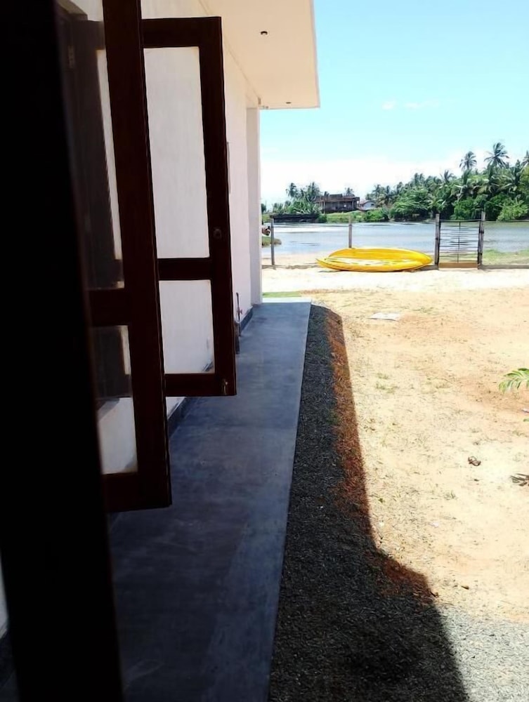 Crush River Villa Hikkaduwa