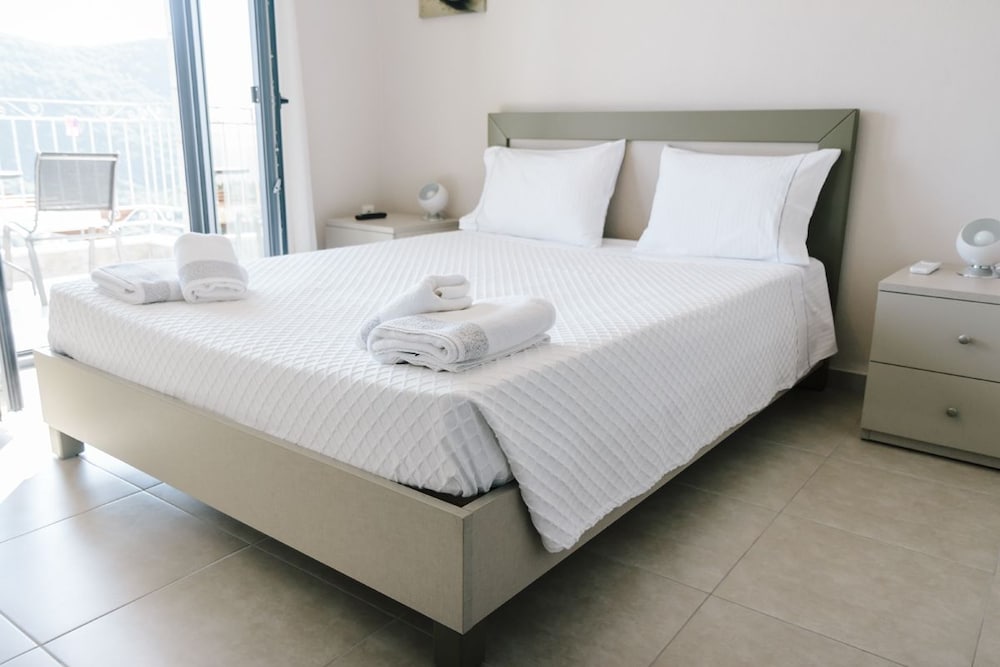 Villa Mons & Mare view 4
