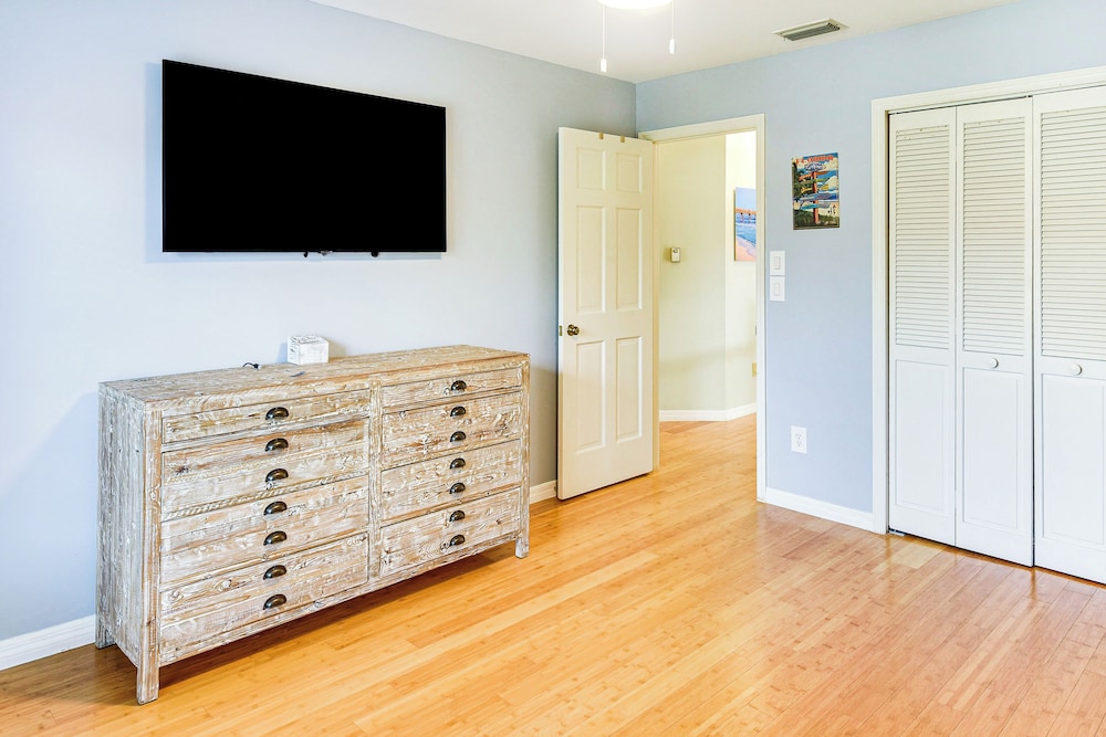 Steps to Ocean, Pool Access! Daytona Beach Gem