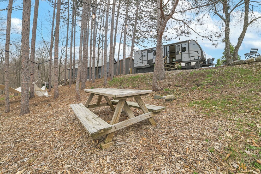 7 Mi to Torch Lake: Pet-friendly Getaway!
