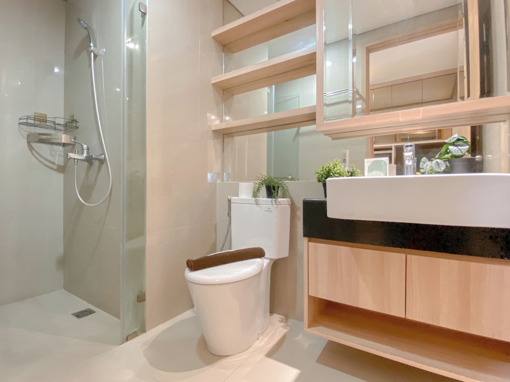 Nice And Elegant Studio At Bintaro Embarcadero Apartment