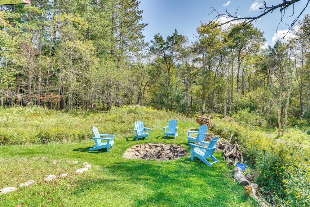 Peaceful 1-acre Parksville Home: Large Deck & Yard