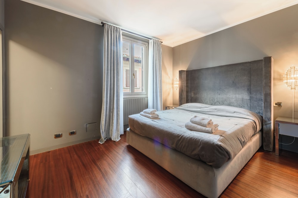 Regina House by MMega
