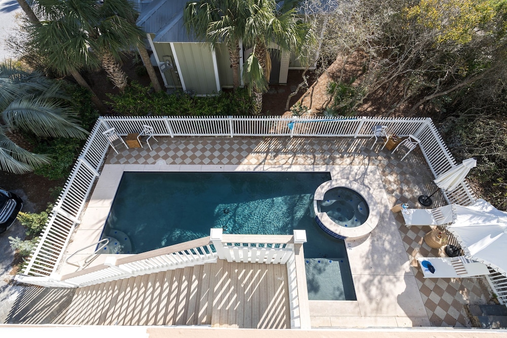 Fin by Avantstay 9 BR Destin Oasis With Pool Spa Walk to Beach