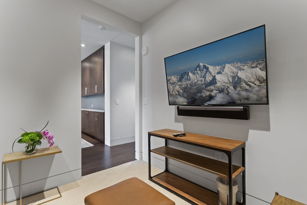 One Empire Pass Lodge at Deer Valley Resort - Three Bedroom Residence #504 3 Condo