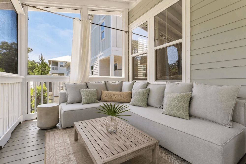 Back to the Beach by Avantstay with Pool Access